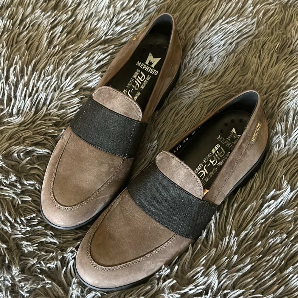 Almost new Mephisto Women's Soriane Loafer Leather Size 6 Walnut Color